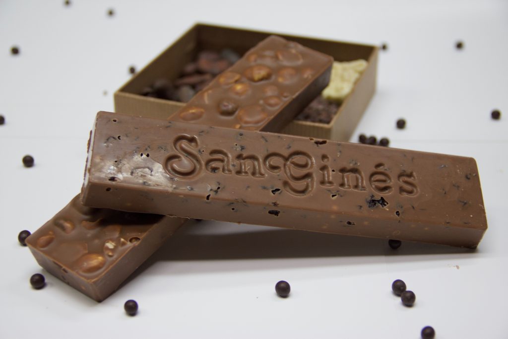 Turron de chocolate con leche, cafe y pasas San Gines