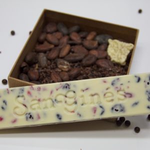 Turron de chocolate blanco con frutas rojas confitadas San Gines